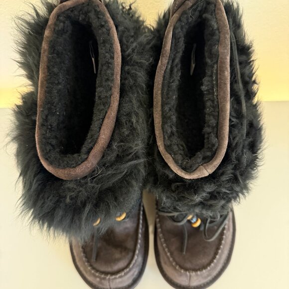 Ugg Moccasin Boot Size 8 - Picture 6 of 7